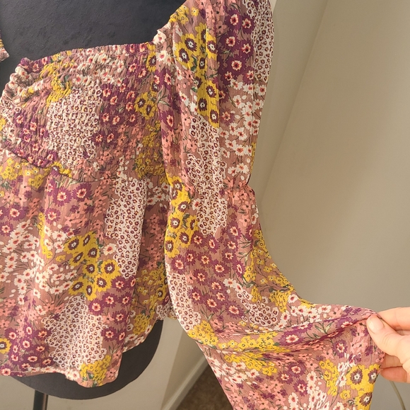 Francesca’s Bessie Smocked Neckline Printed Blouse Size XL NWT Valentine's Day - Picture 7 of 12